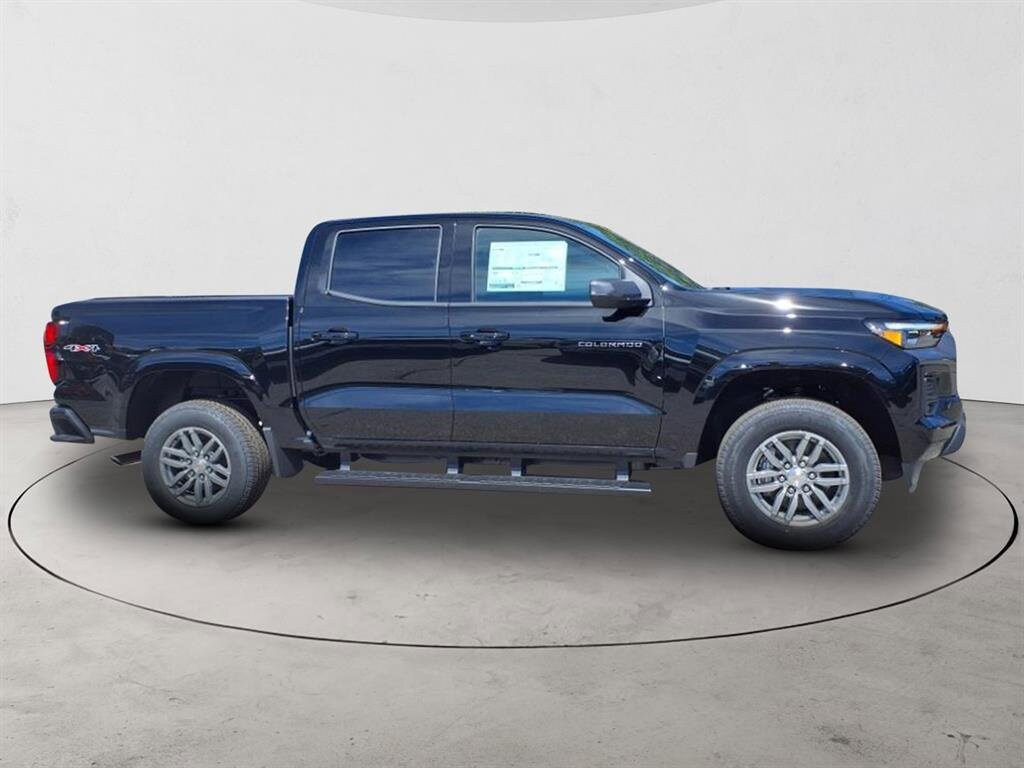 2026 Chevrolet Colorado LT photo 3