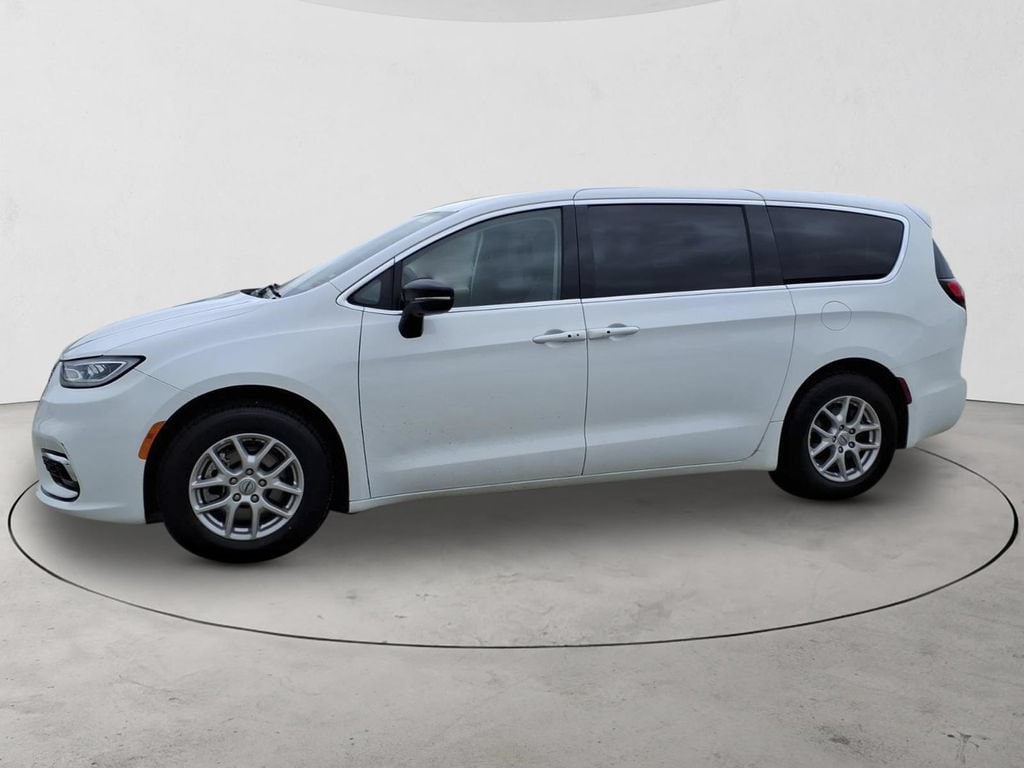 2024 Chrysler Pacifica Touring L - Photo 8