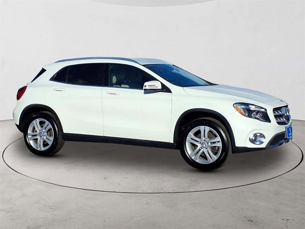 2018 Mercedes Benz GLA 250 4MATIC photo 4