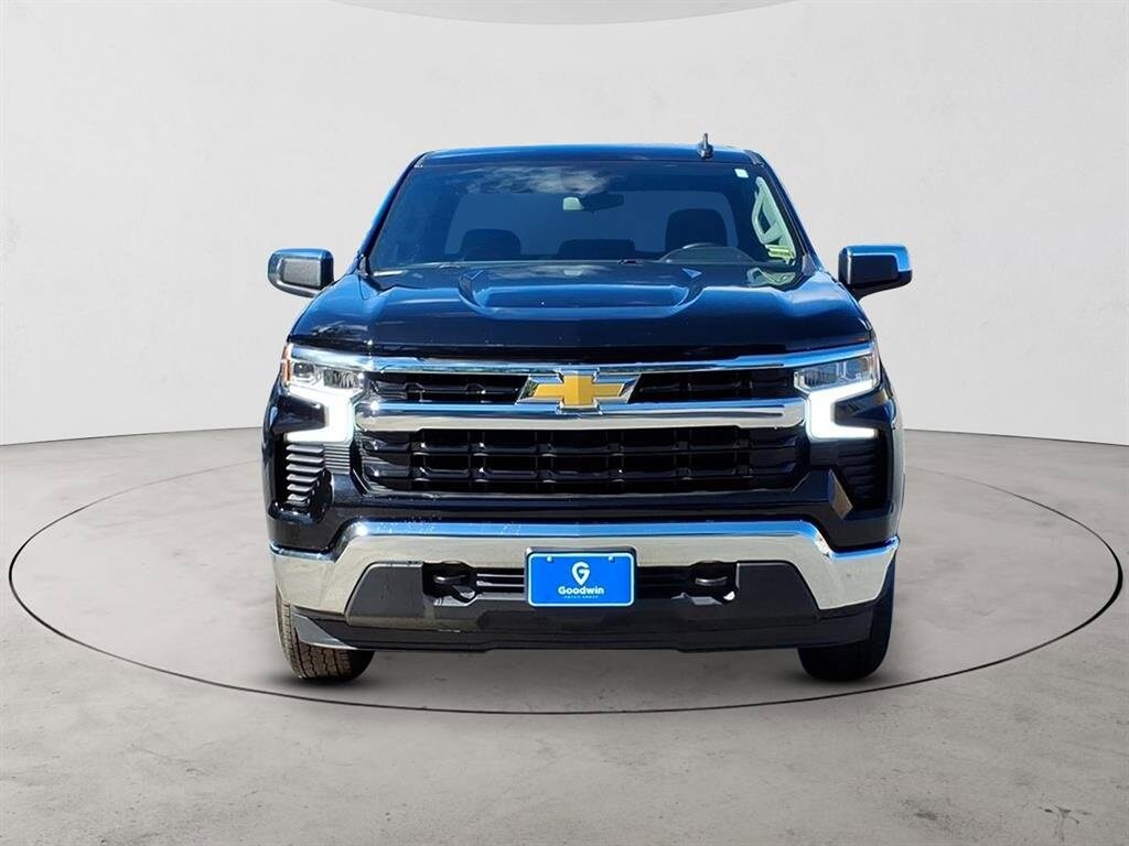 2025 Chevrolet Silverado 1500 LT photo 2