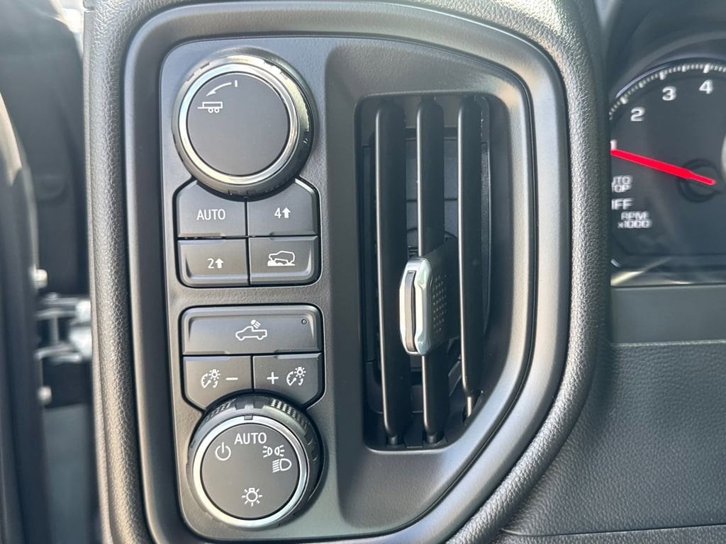 2024 Chevrolet Silverado 1500 Custom - Photo 16