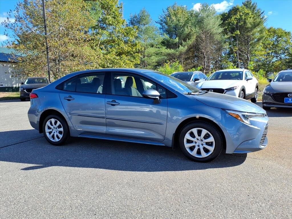 2025 Toyota Corolla Hybrid LE photo 4