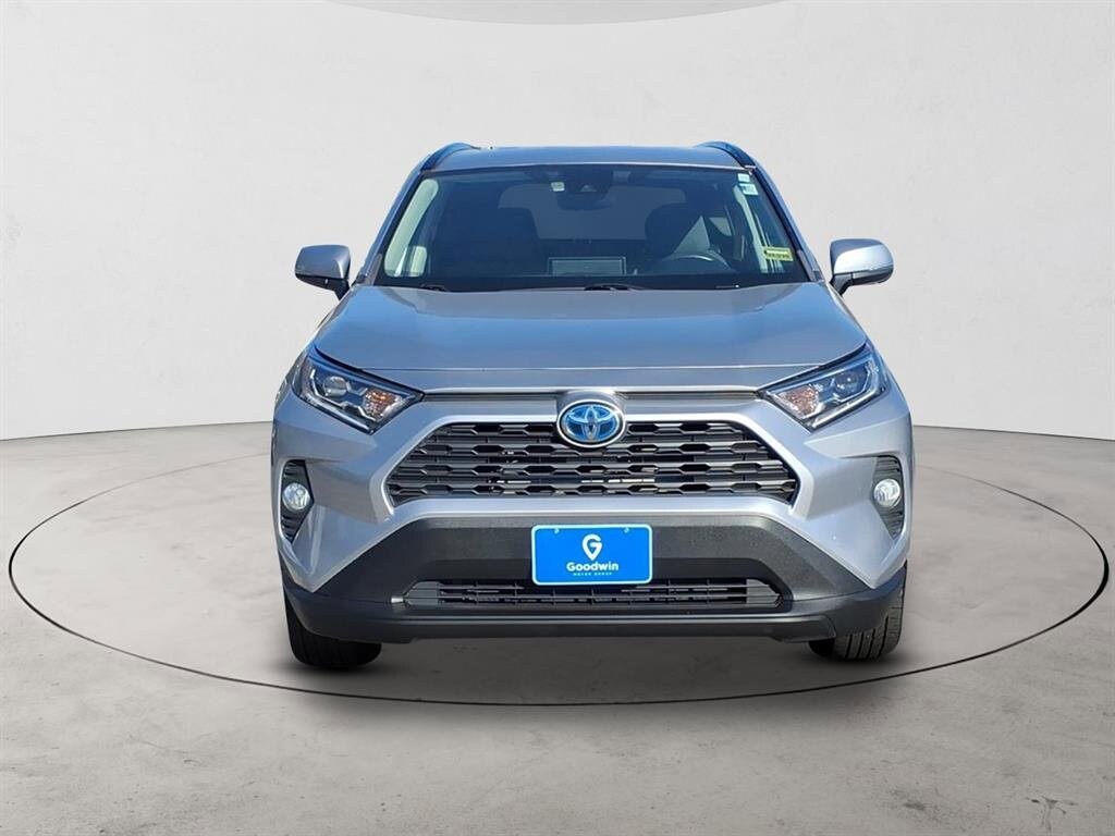 2021 Toyota RAV4 Hybrid XLE photo 2