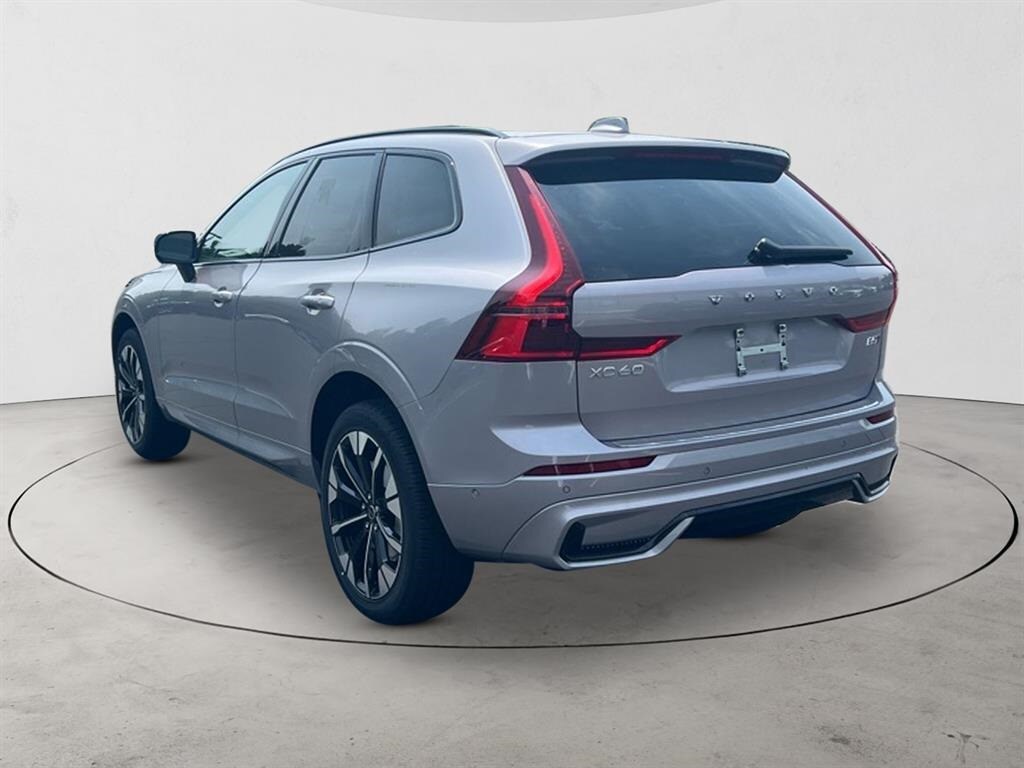2026 Volvo XC60 B5 Plus photo 3