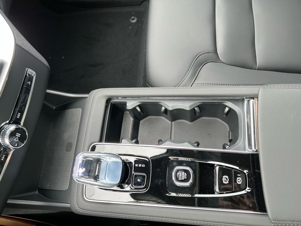 2026 Volvo XC90 Plus - Photo 19