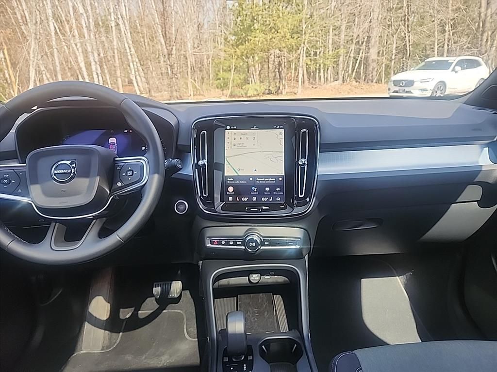 2025 Volvo XC40 Core - Photo 32