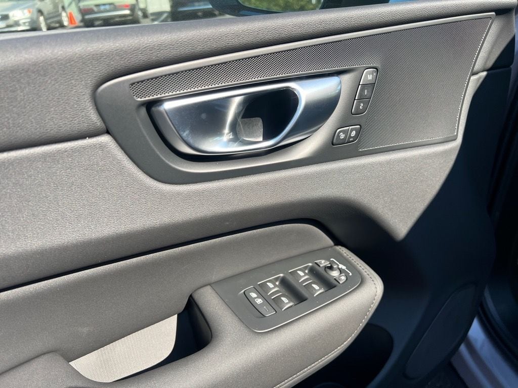 2026 Volvo XC60 Plus - Photo 11