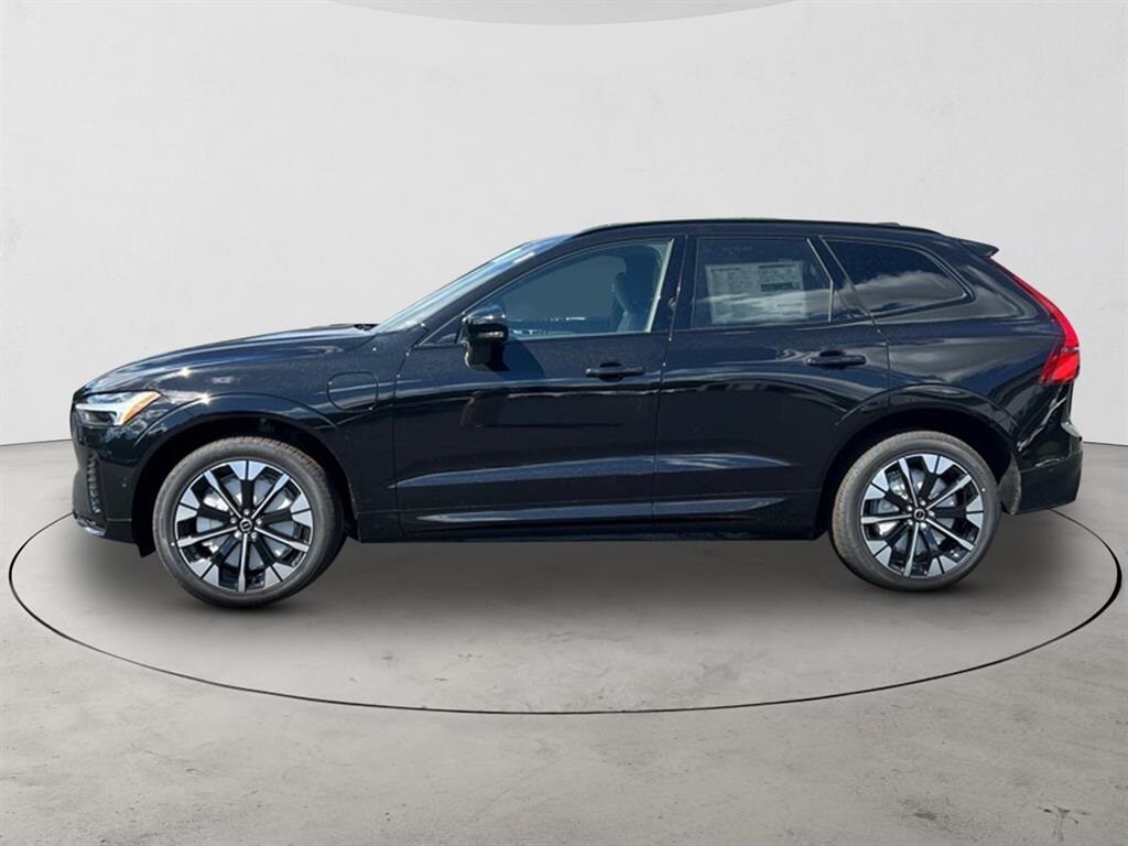2026 Volvo XC60 Hybrid T8 Plus photo 2