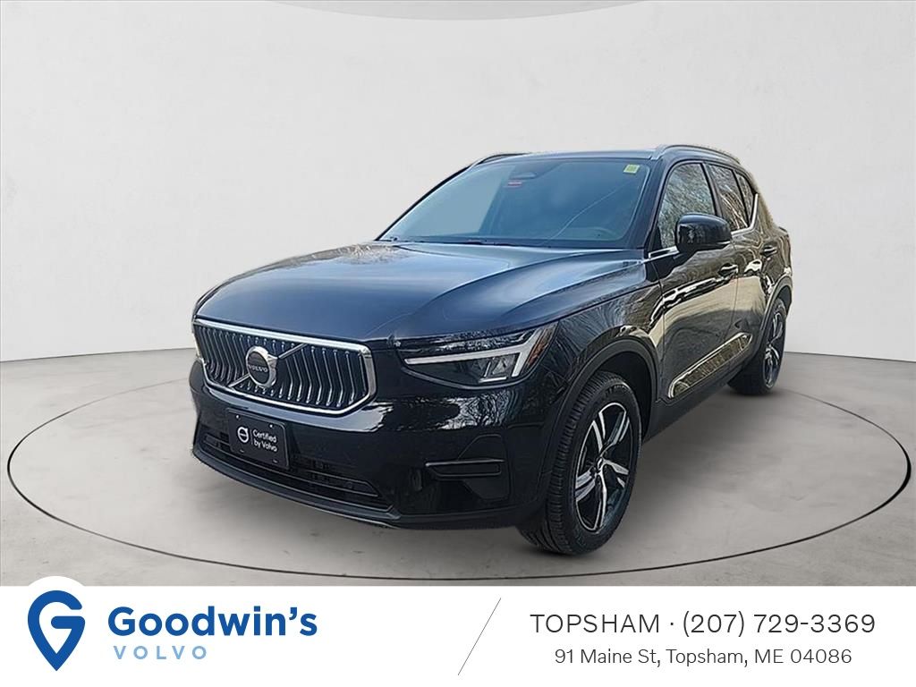 2025 Volvo XC40 B5 Core Bright AWD's photo