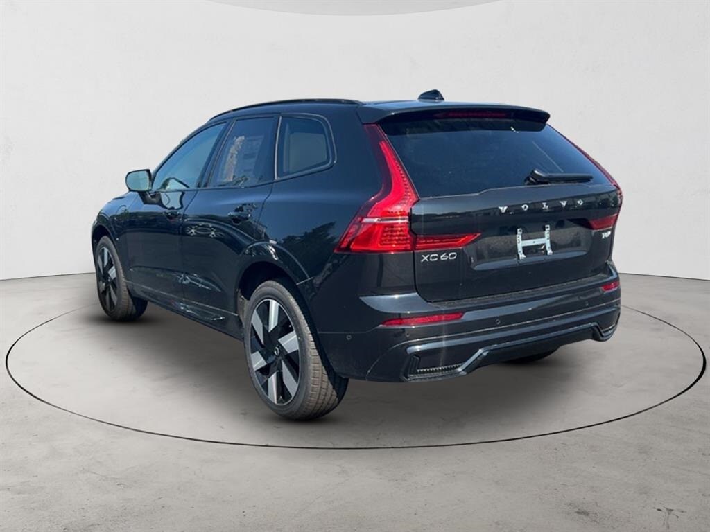 2025 Volvo XC60 T8 Plus photo 3