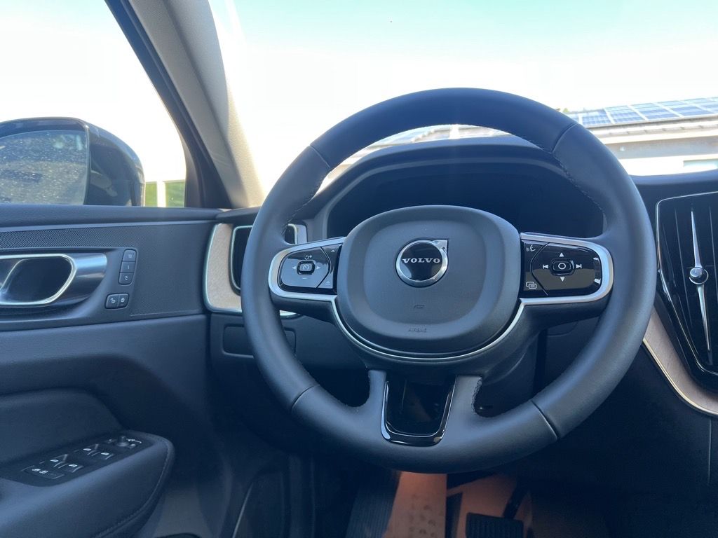 2026 Volvo XC60 Plus - Photo 26