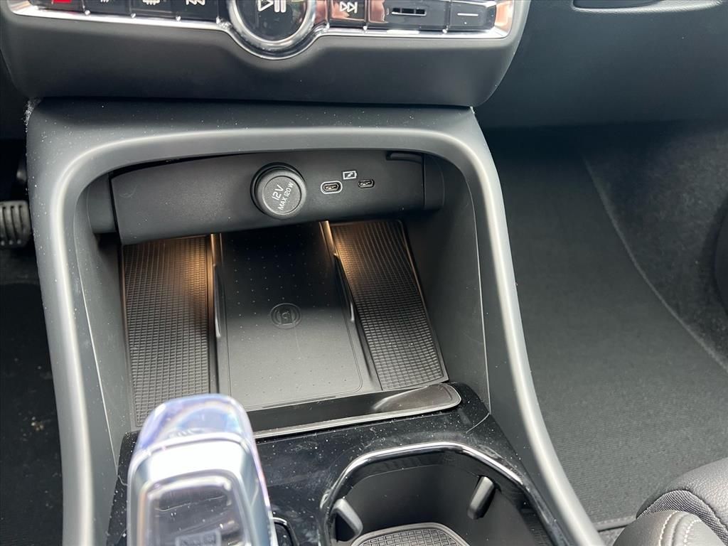 2026 Volvo XC40 Plus - Photo 20