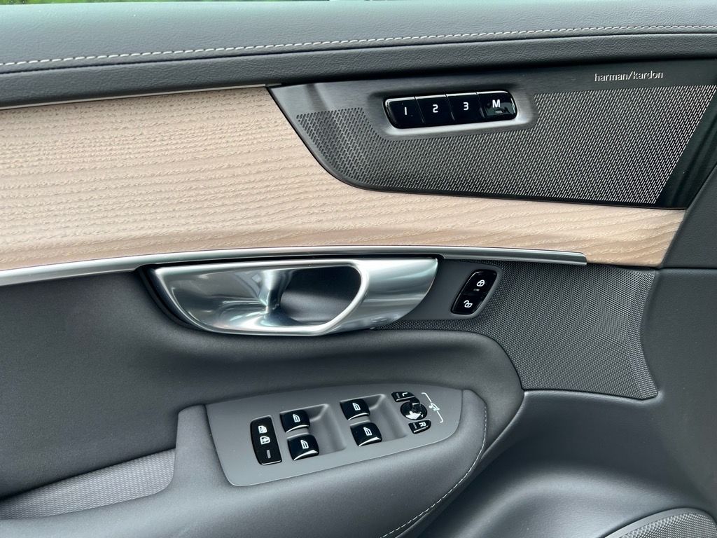 2026 Volvo XC90 Plus - Photo 11