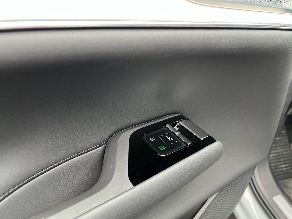 2025 Volvo EX90 Ultra - Photo 10