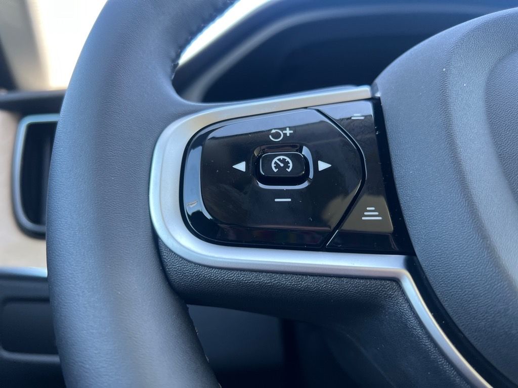 2026 Volvo XC60 Plus - Photo 13