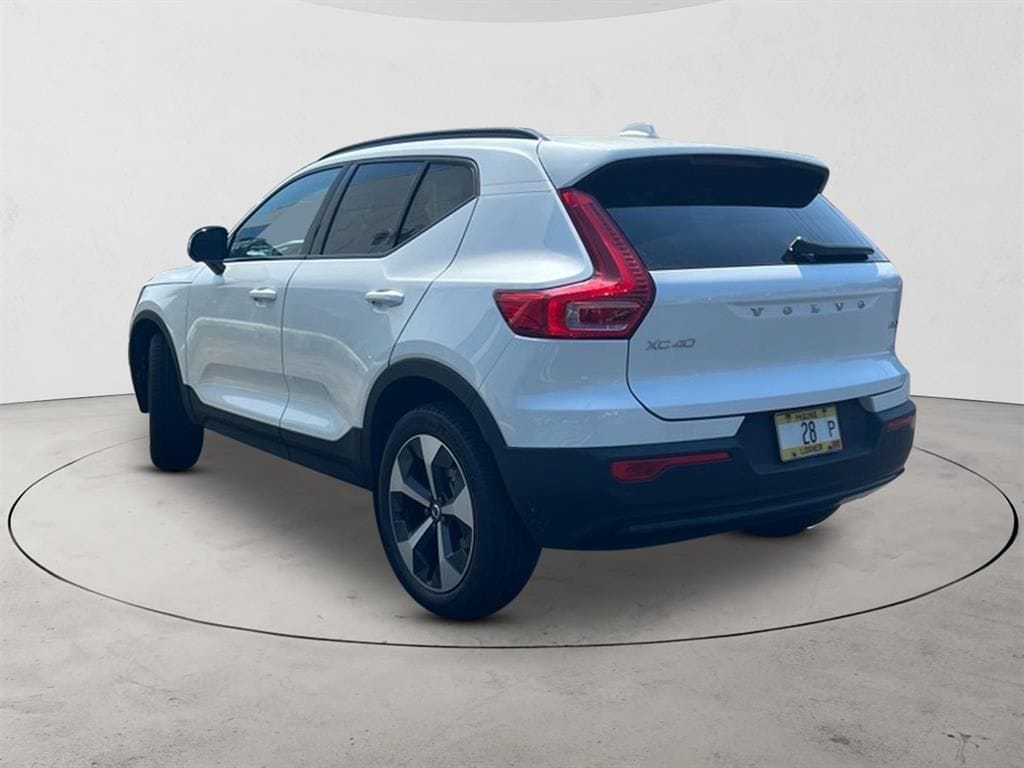 2026 Volvo XC40 Plus - Photo 3