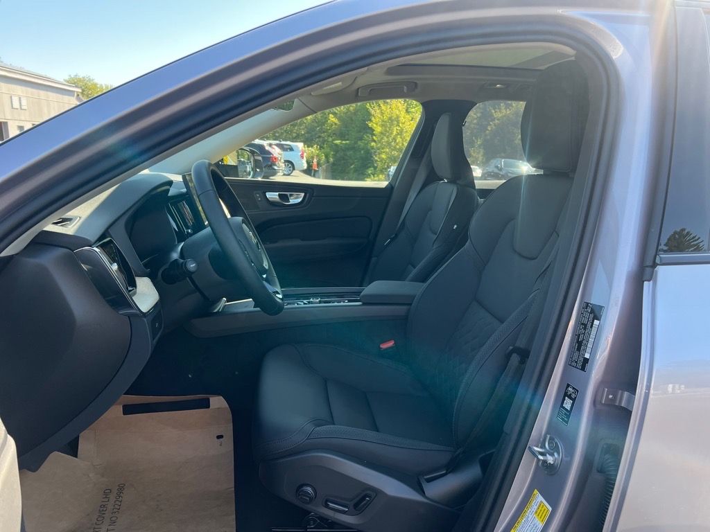 2026 Volvo XC60 Plus - Photo 12