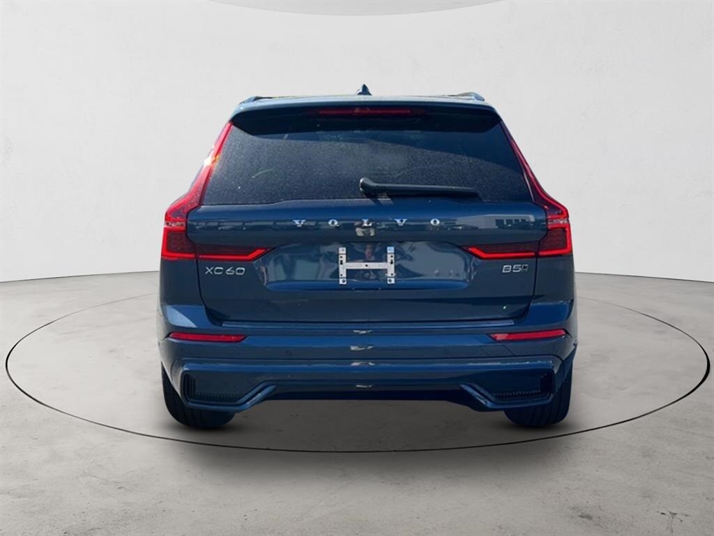 2026 Volvo XC60 B5 Plus photo 4