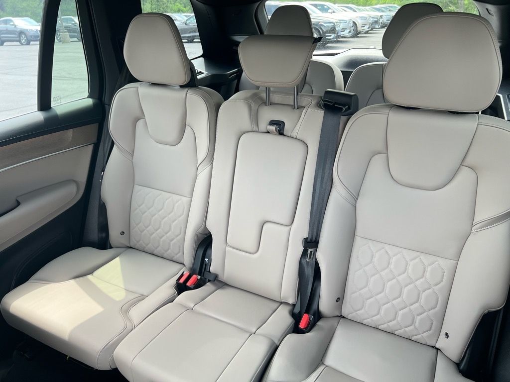 2026 Volvo XC90 Plus - Photo 18