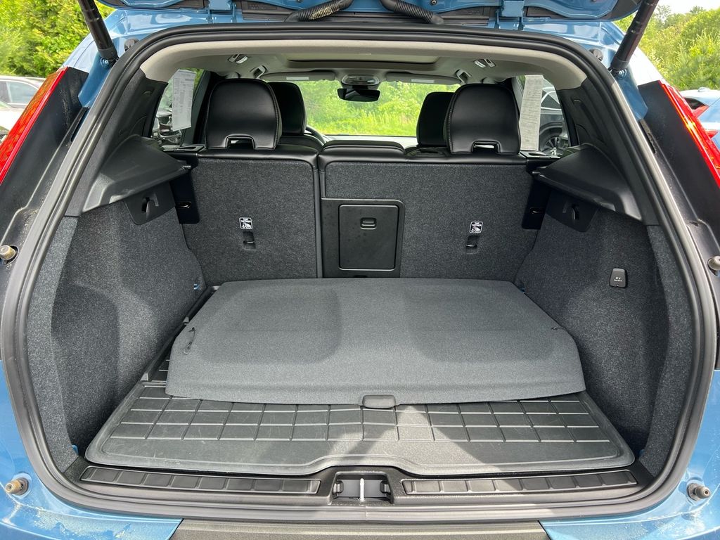 2023 Volvo XC40 Plus - Photo 25