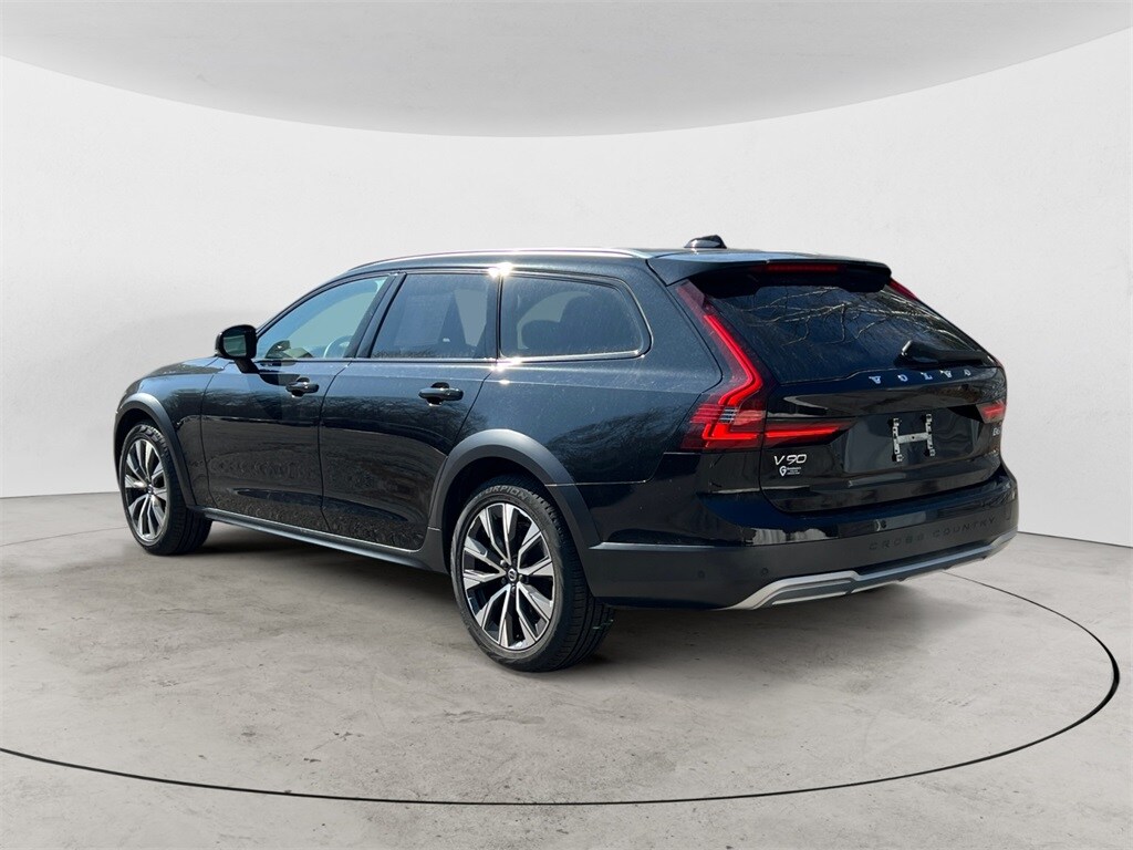 2023 Volvo V90 Cross Country B6 photo 3