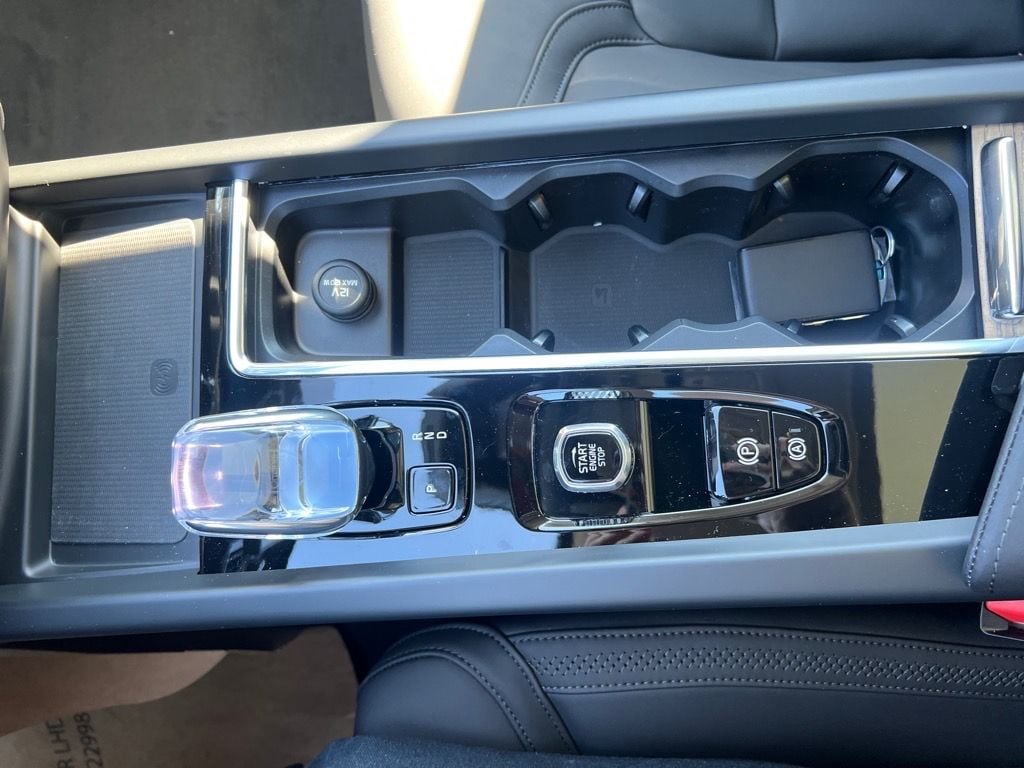 2026 Volvo XC60 Plus - Photo 21