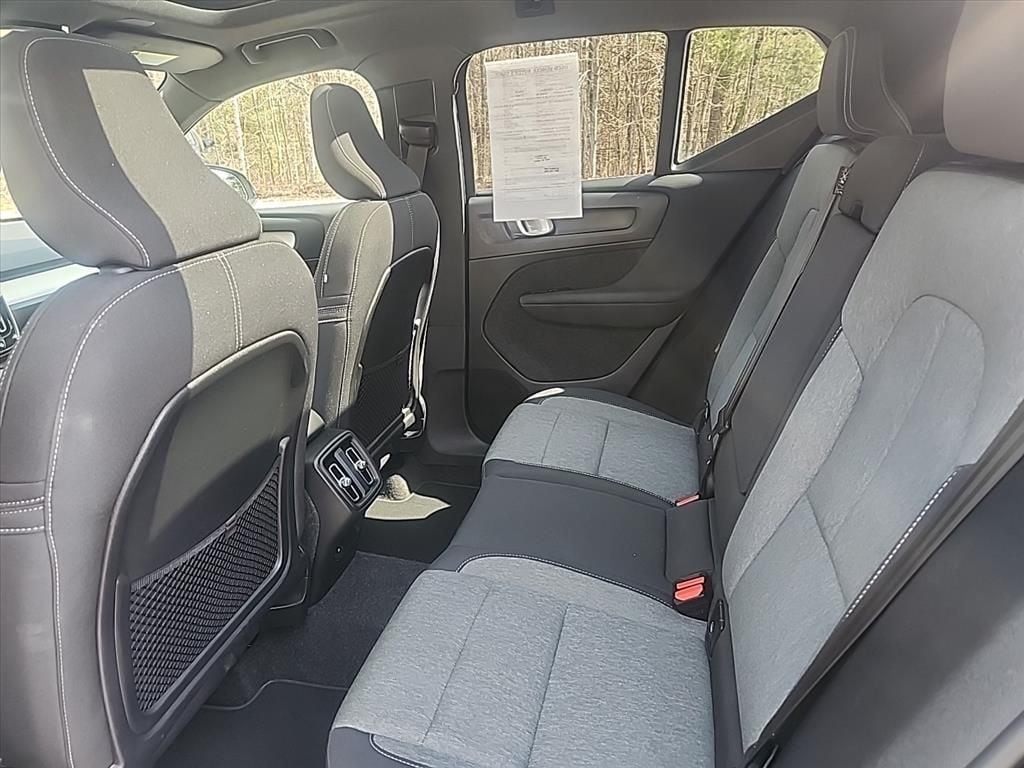 2025 Volvo XC40 Core - Photo 29
