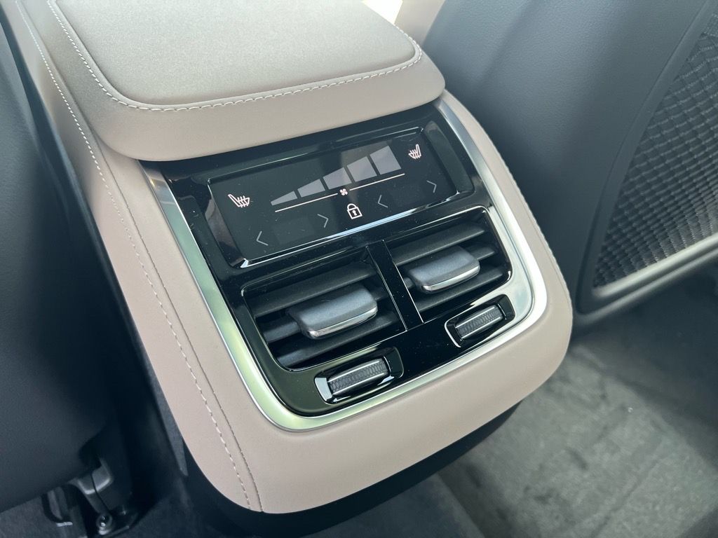 2026 Volvo XC90 Plus - Photo 21
