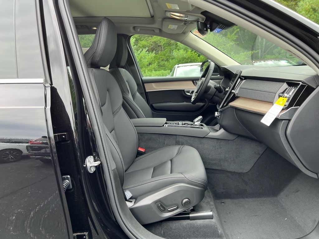 2026 Volvo XC90 Plus - Photo 31