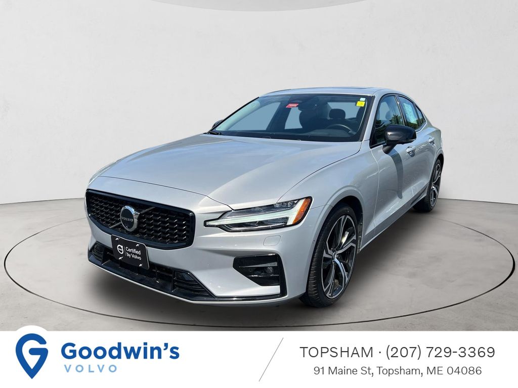 2025 Volvo S60 B5 Plus Dark AWD's photo