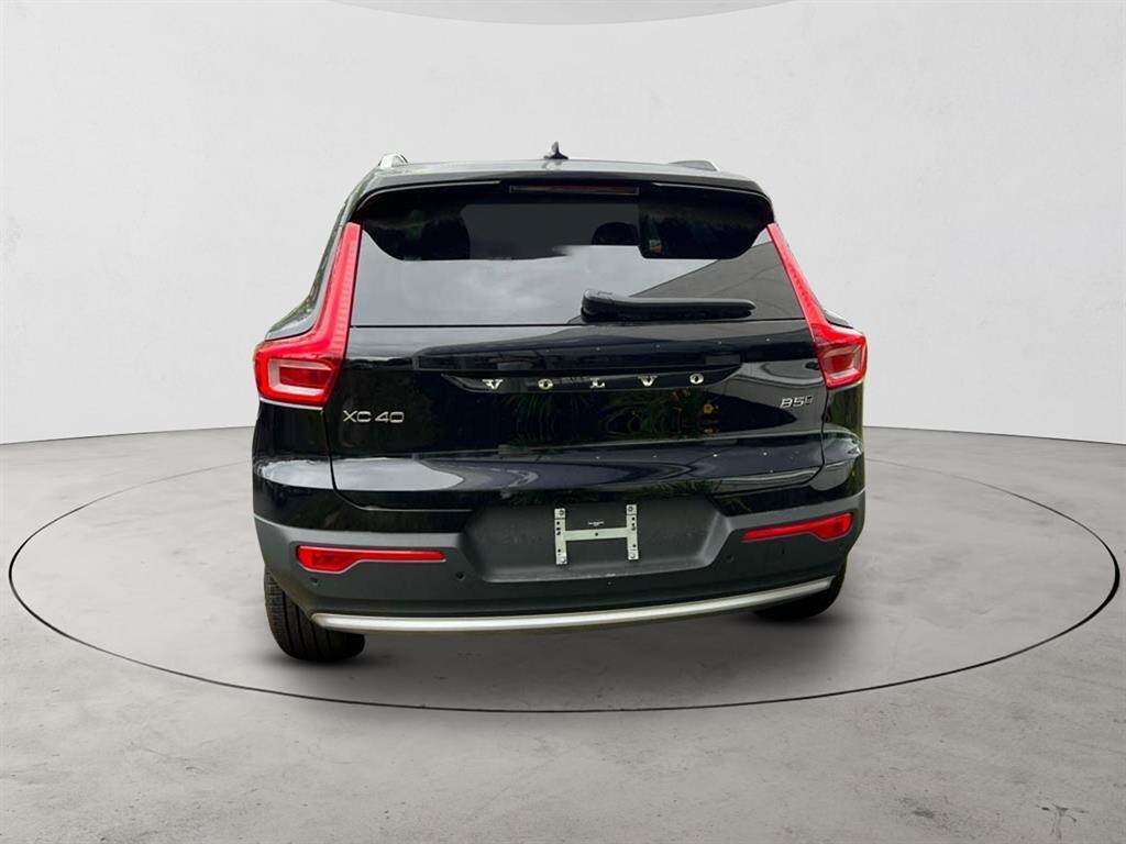 2025 Volvo XC40 photo 4