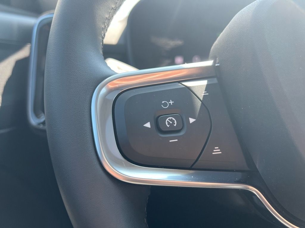 2026 Volvo XC40 Plus - Photo 13