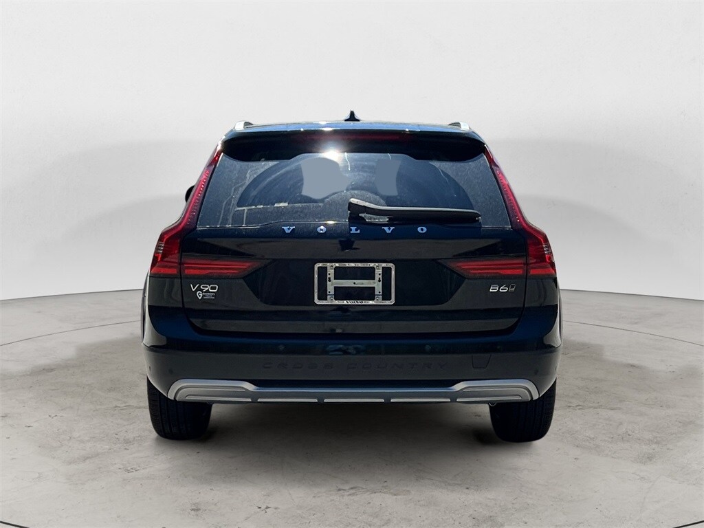 2024 Volvo V90 Cross Country B6 AWD photo 3
