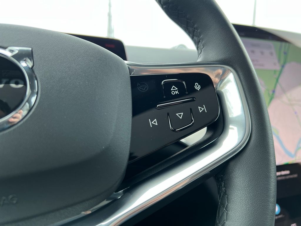 2025 Volvo EX90 Ultra - Photo 13
