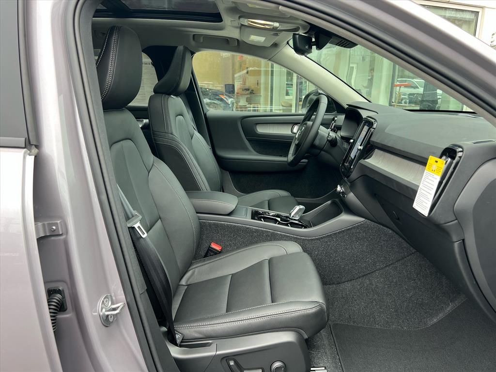 2026 Volvo XC40 Plus - Photo 30