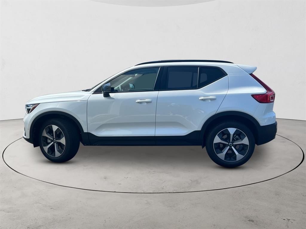 2026 Volvo XC40 Plus - Photo 2
