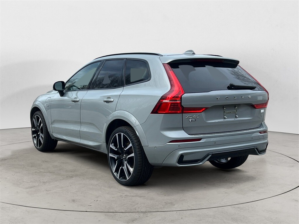 2024 Volvo XC60 Recharge Hybrid Ultimate photo 3