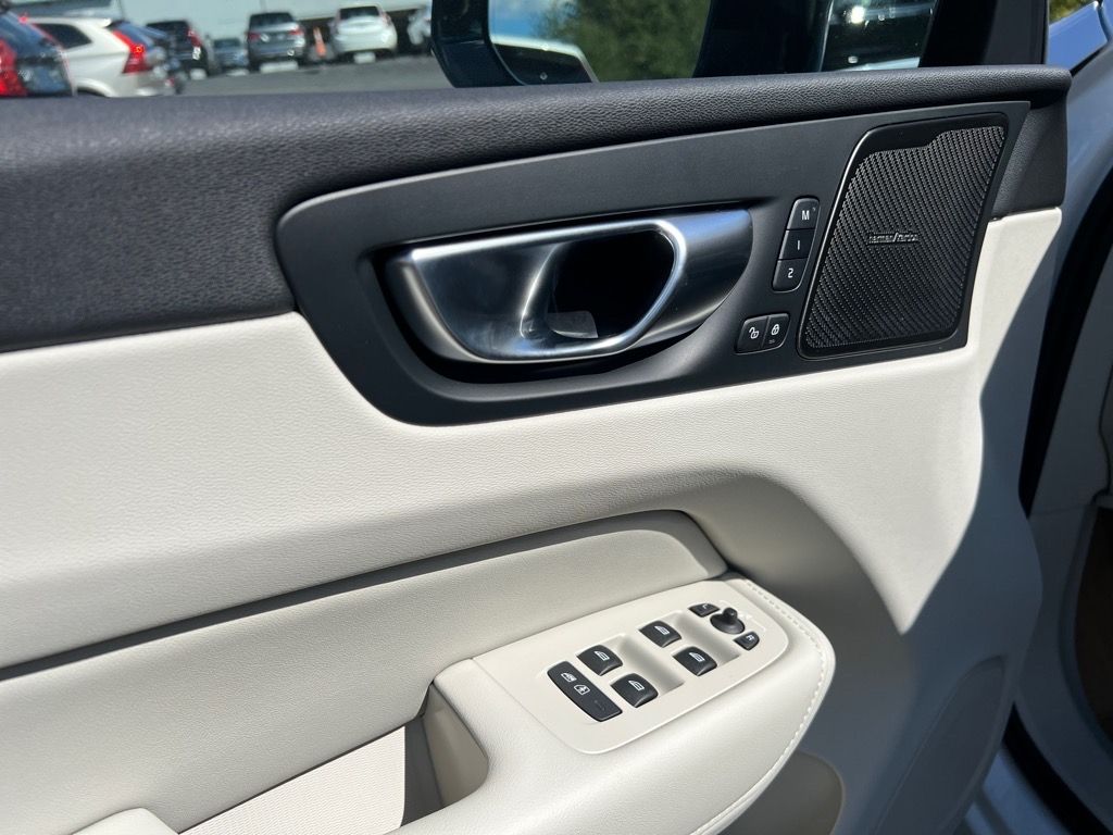 2026 Volvo XC60 Ultra - Photo 11