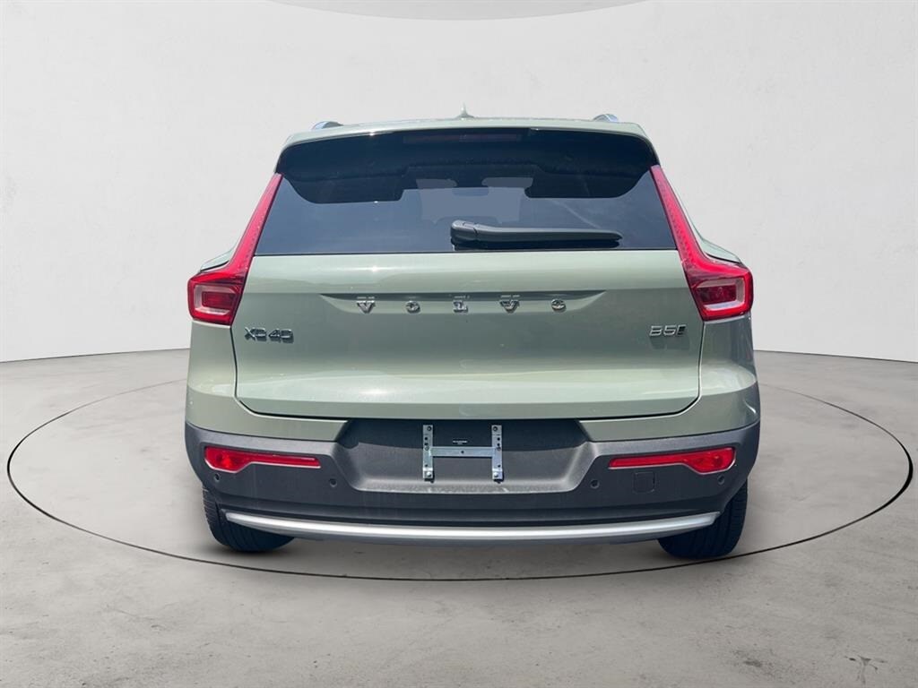 2025 Volvo XC40 Core photo 4