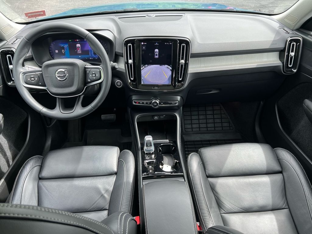2023 Volvo XC40 Plus - Photo 24