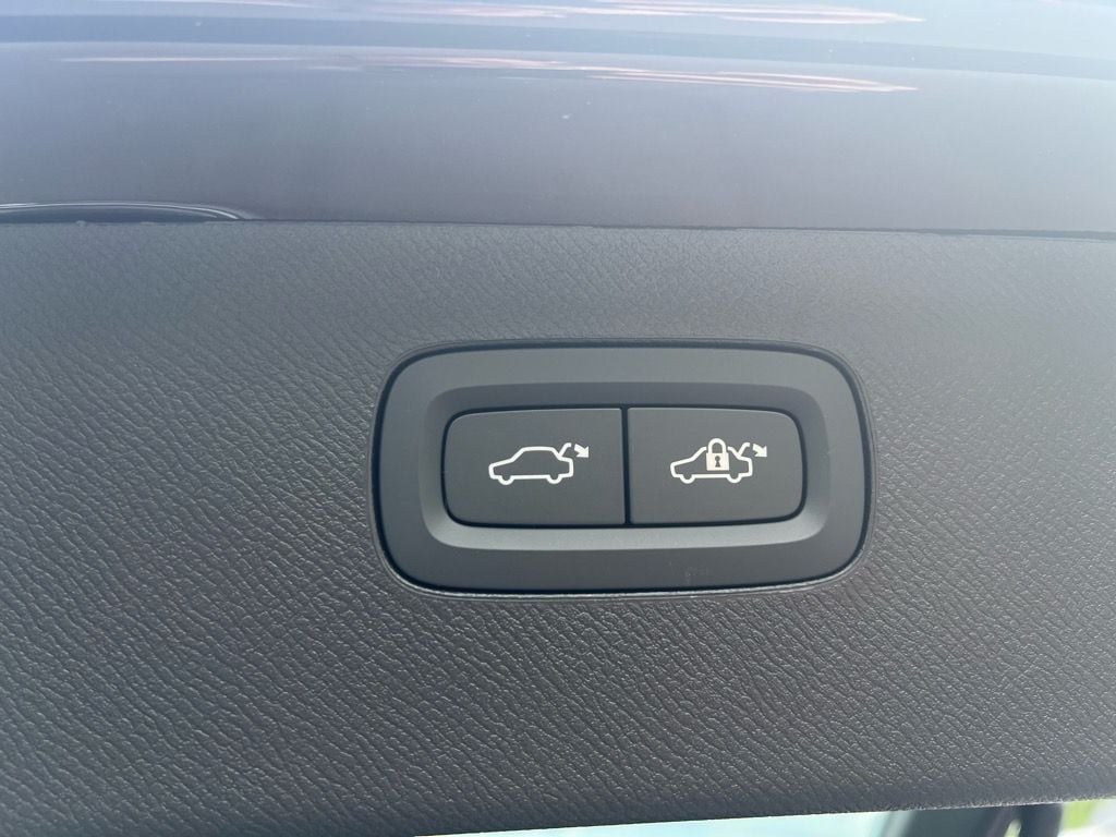2026 Volvo XC90 Plus - Photo 25