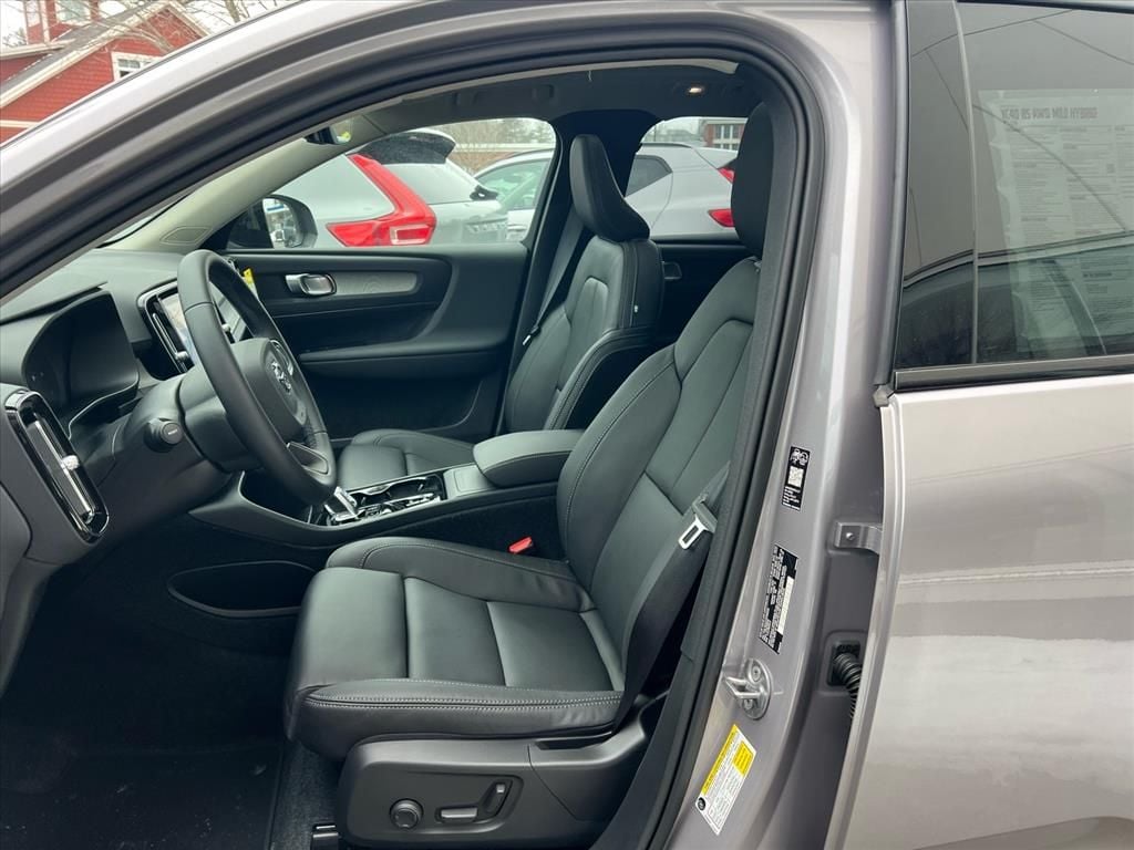 2026 Volvo XC40 Plus - Photo 11
