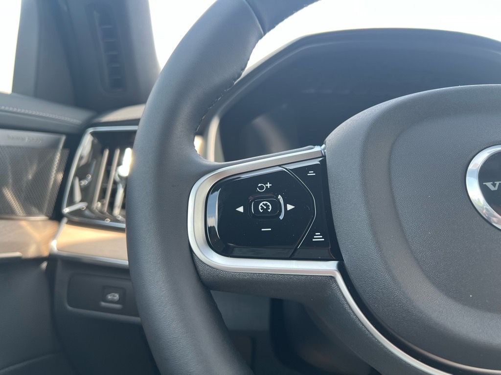 2026 Volvo XC90 Plus - Photo 11