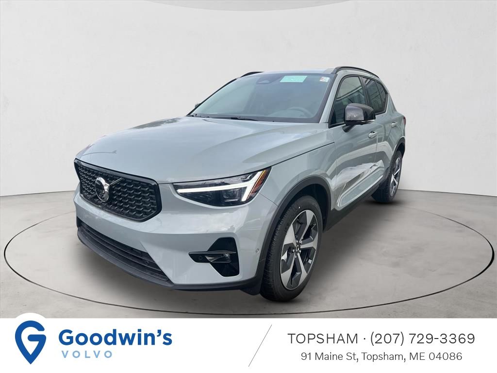 2026 Volvo XC40 B5 Plus Dark AWD's photo