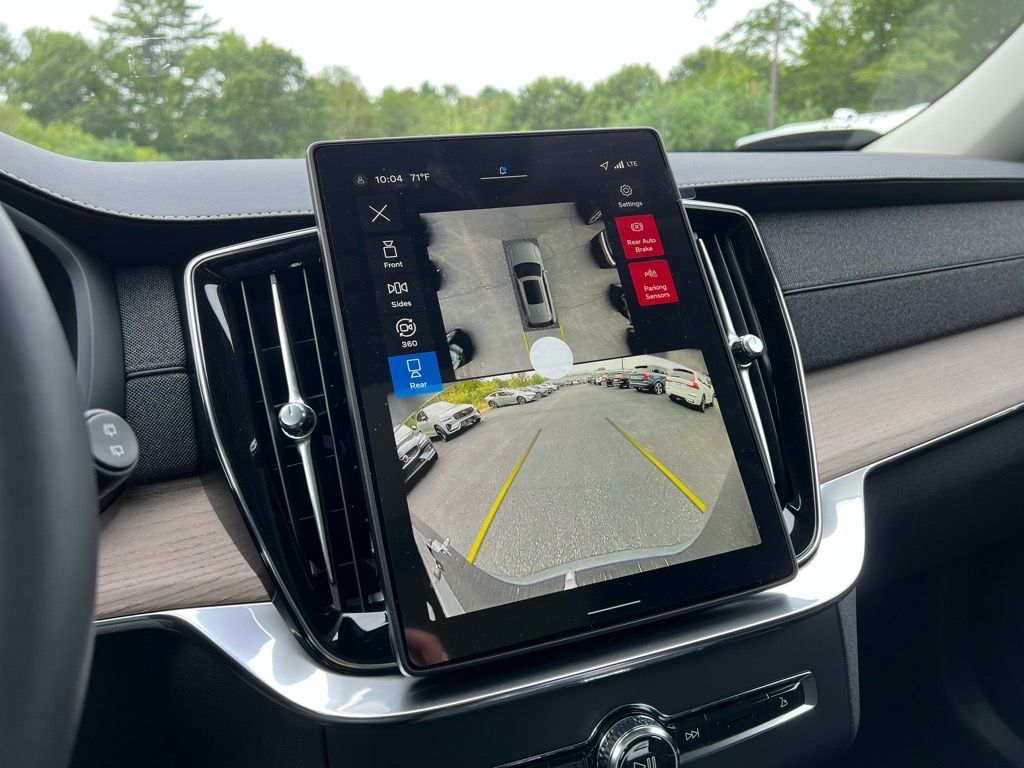2026 Volvo XC90 Plus - Photo 18