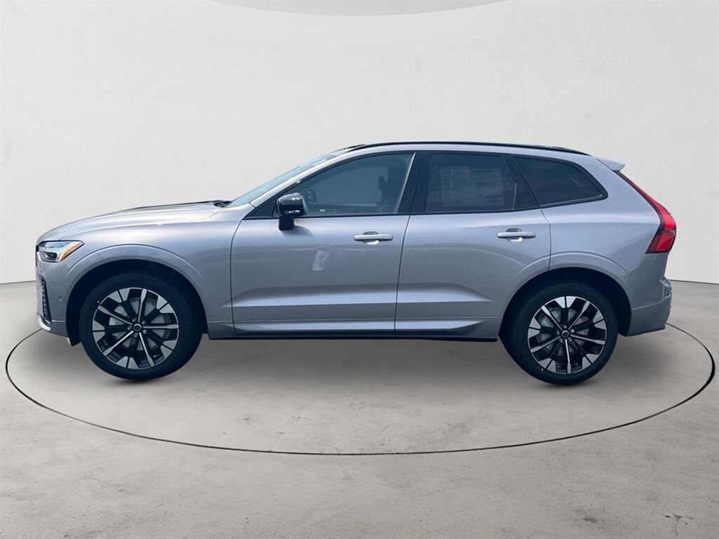 2026 Volvo XC60 B5 Plus photo 2