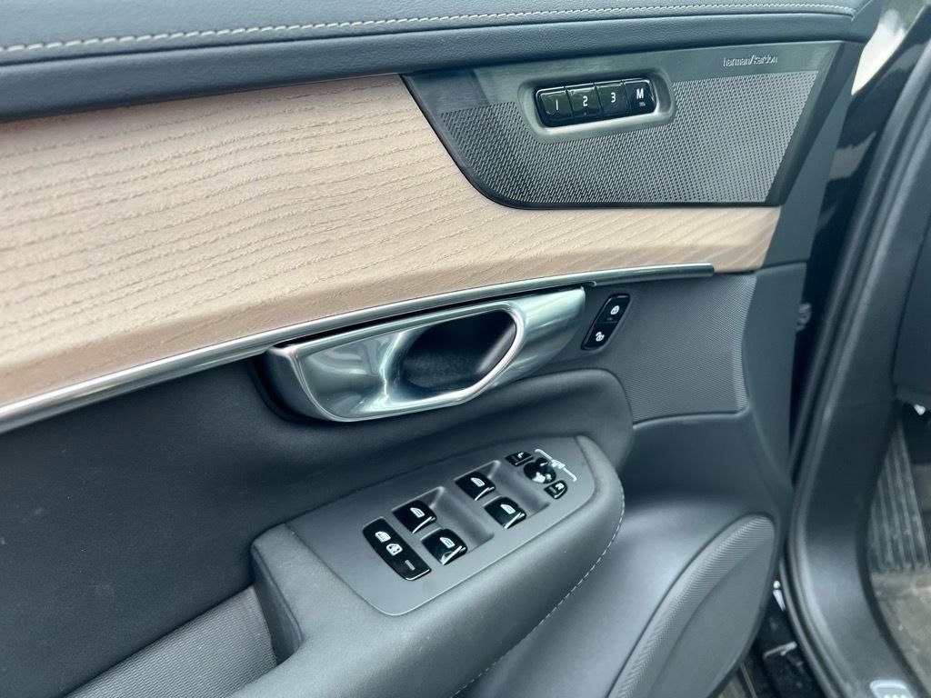 2026 Volvo XC90 Plus - Photo 11