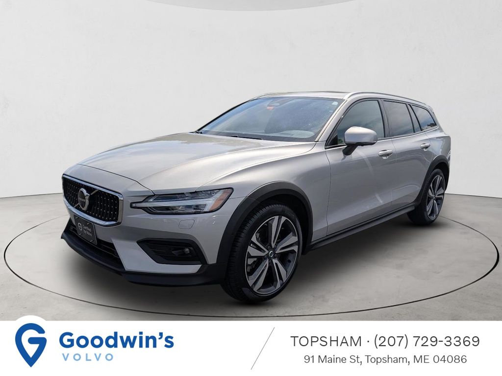 2025 Volvo V60 Cross Country