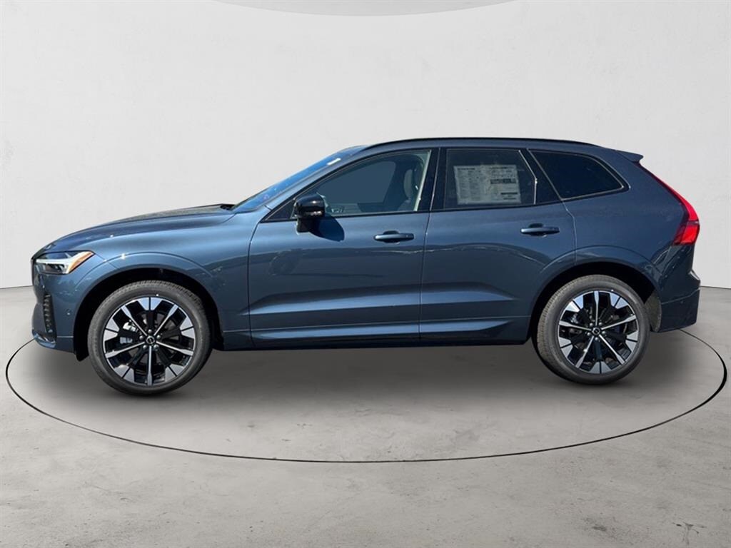 2026 Volvo XC60 B5 Plus photo 2