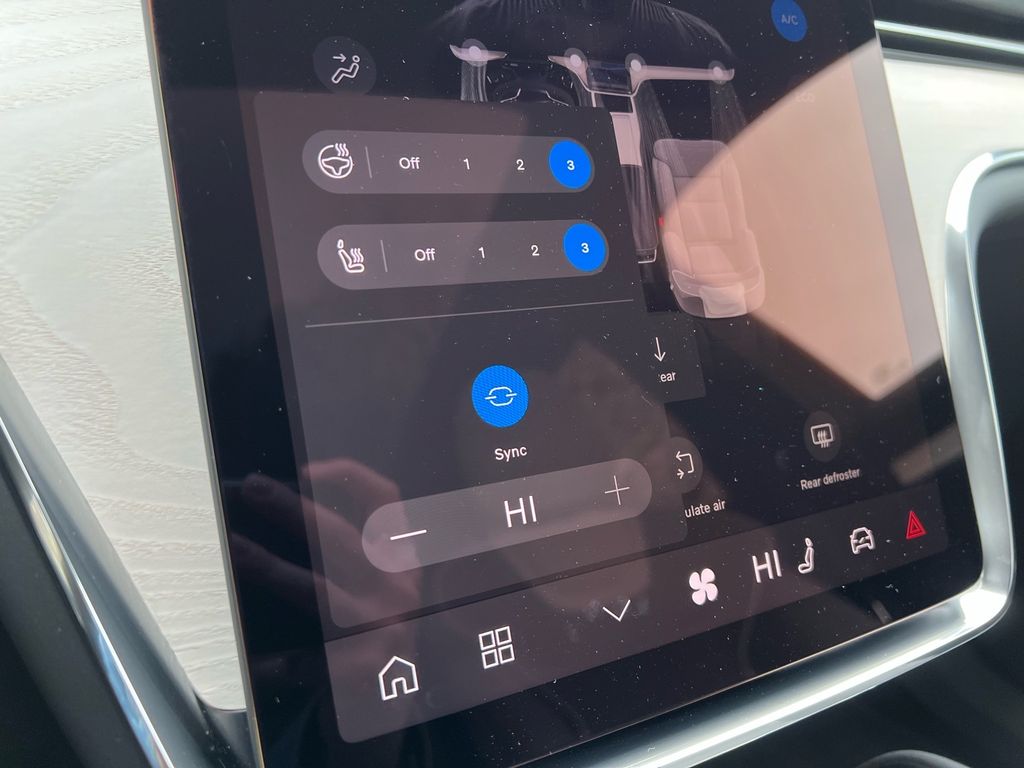 2025 Volvo EX90 Ultra - Photo 18